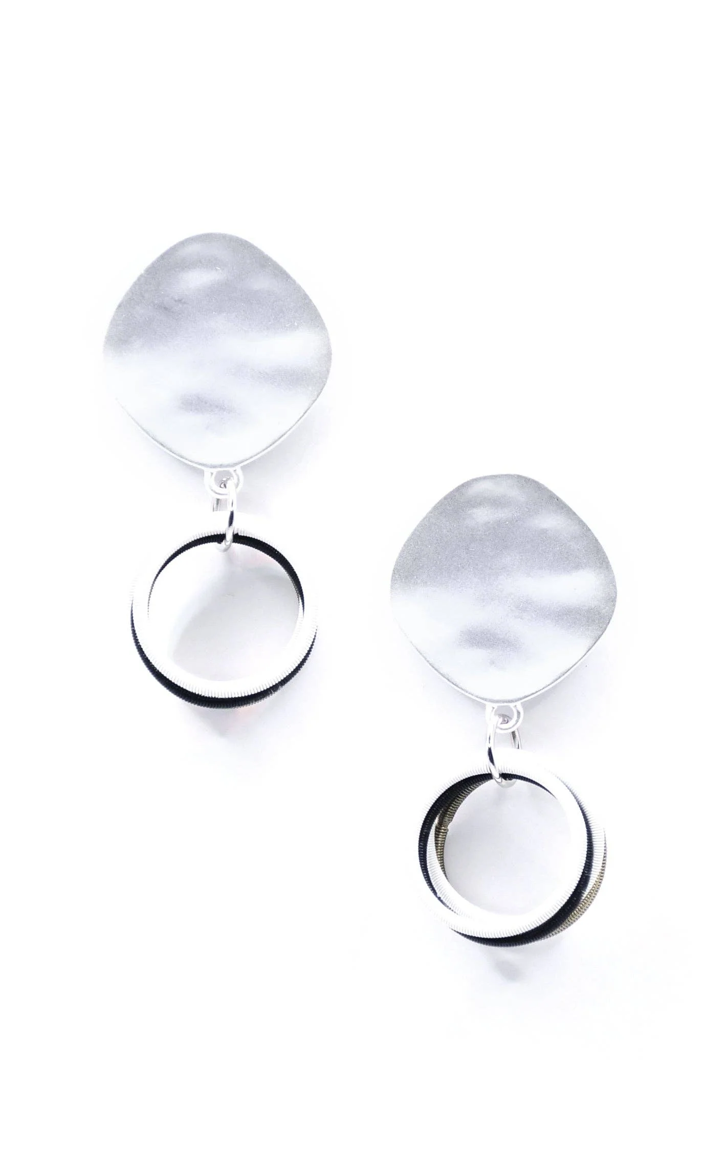 L72R-E Bright White Bronze, Black Rings With Matte Silver St