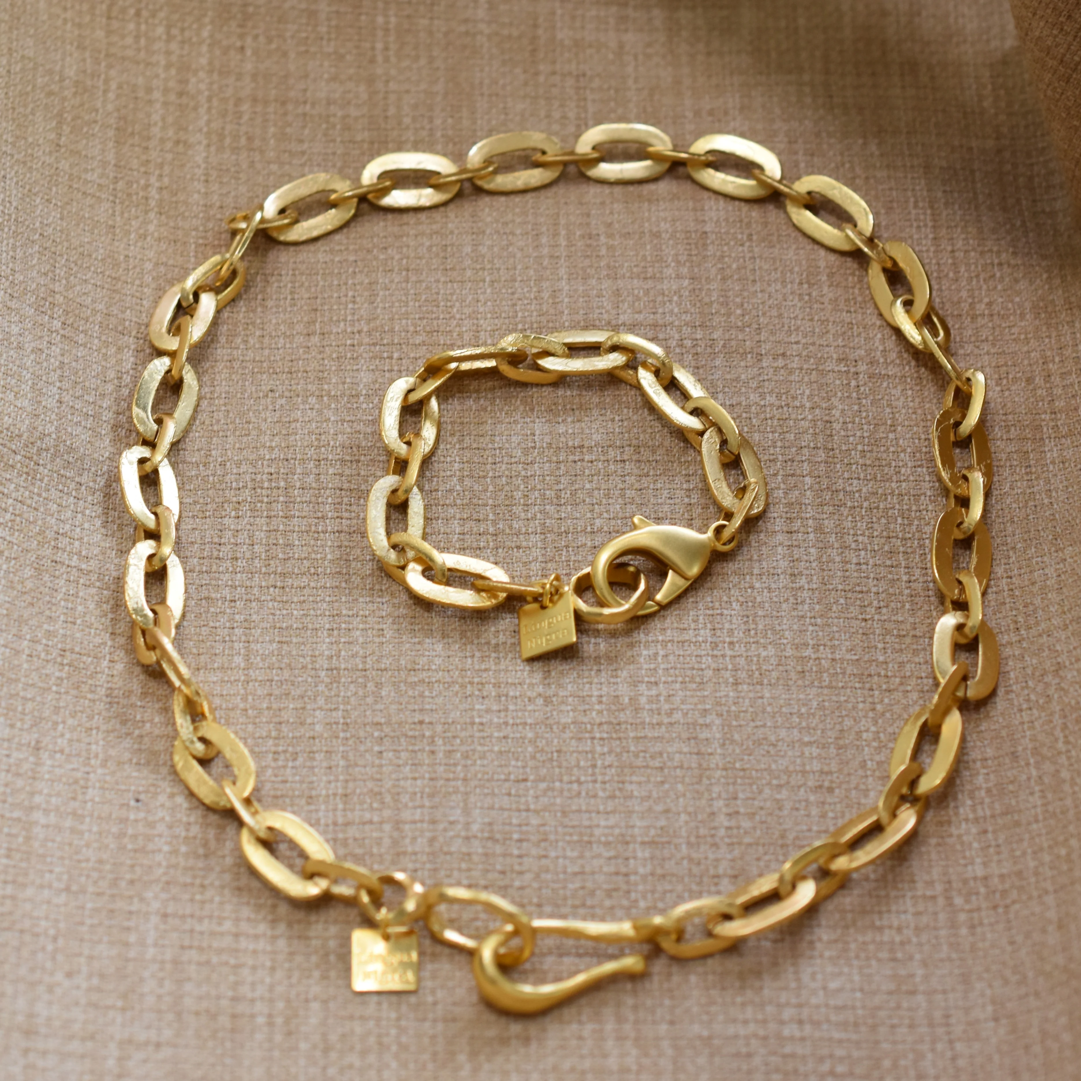 Over and Over Hand Etched Chain Link Necklace - Image 4
